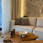 Luxury 70m2 With 2 Bedrooms ,balcony And Jacuzzi , Downtown