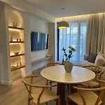 Apartment Luxury 70m2 With 2 Bedrooms ,balcony And Jacuzzi , Downtown *