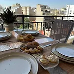 Apartment Luxury 70m2 With 2 Bedrooms ,balcony And Jacuzzi , Downtown