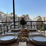 Luxury 70m2 With 2 Bedrooms ,balcony And Jacuzzi , Downtown