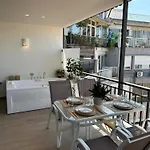 Apartment Luxury 70m2 With 2 Bedrooms ,balcony And Jacuzzi , Downtown