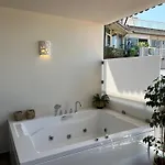 Luxury 70m2 With 2 Bedrooms ,balcony And Jacuzzi , Downtown