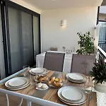 Luxury 70m2 With 2 Bedrooms ,balcony And Jacuzzi , Downtown Apartment *