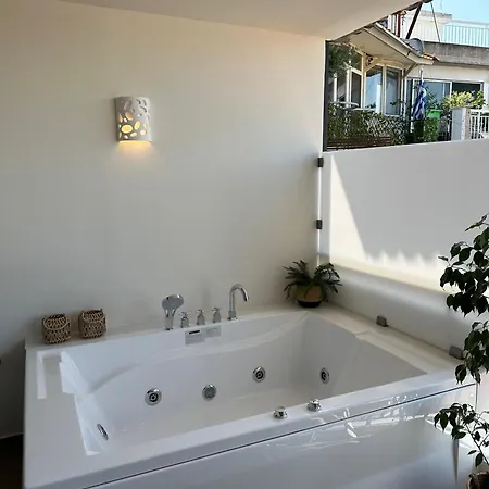 Luxury 70m2 With 2 Bedrooms ,balcony And Jacuzzi , Downtown Διαμέρισμα