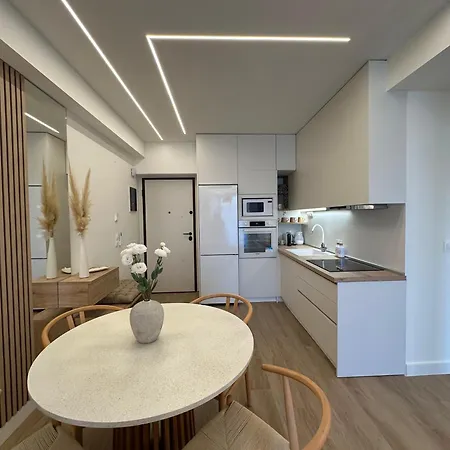 Luxury 70m2 With 2 Bedrooms ,balcony And Jacuzzi , Downtown Διαμέρισμα *