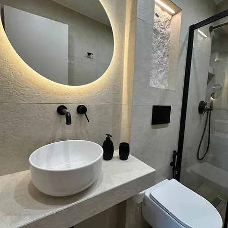 Luxury 70m2 With 2 Bedrooms ,balcony And Jacuzzi , Downtown Θεσσαλονίκη