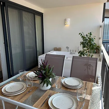 Luxury 70m2 With 2 Bedrooms ,balcony And Jacuzzi , Downtown Διαμέρισμα *