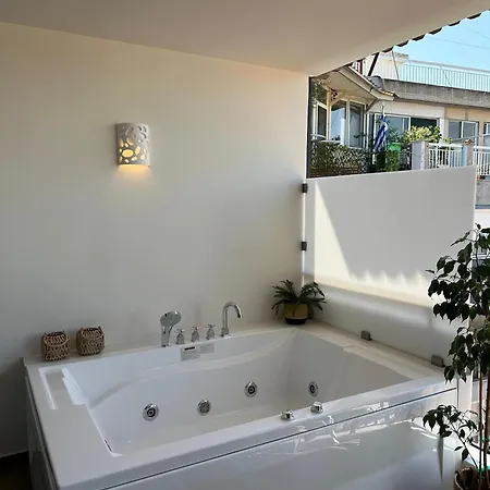 Luxury 70m2 With 2 Bedrooms ,balcony And Jacuzzi , Downtown