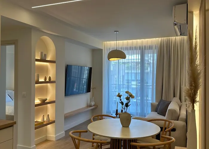 Luxury 70m2 With 2 Bedrooms ,balcony And Jacuzzi , Downtown Thessaloníki