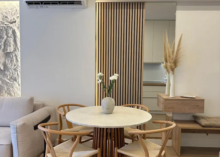 Luxury 70m2 With 2 Bedrooms ,balcony And Jacuzzi , Downtown 아파트 테살로니키