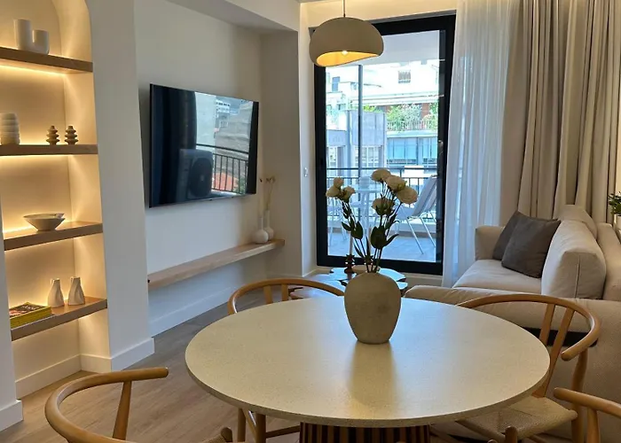 Luxury 70m2 With 2 Bedrooms ,balcony And Jacuzzi , Downtown Thessaloníki