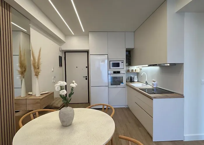 Luxury 70m2 With 2 Bedrooms ,balcony And Jacuzzi , Downtown 아파트 *