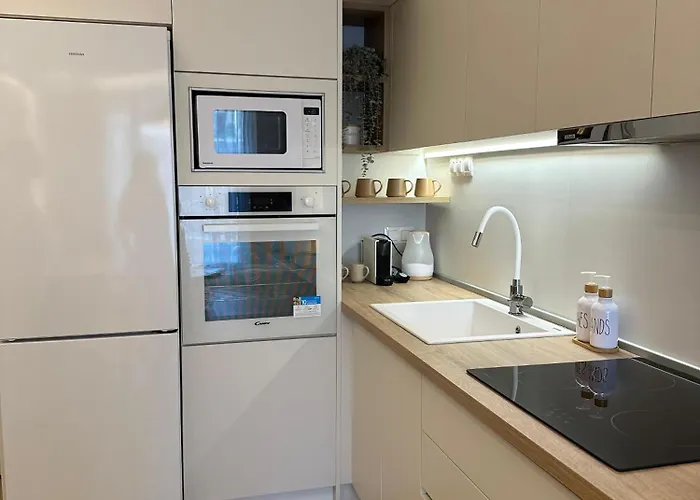 Luxury 70m2 With 2 Bedrooms ,balcony And Jacuzzi , Downtown 테살로니키