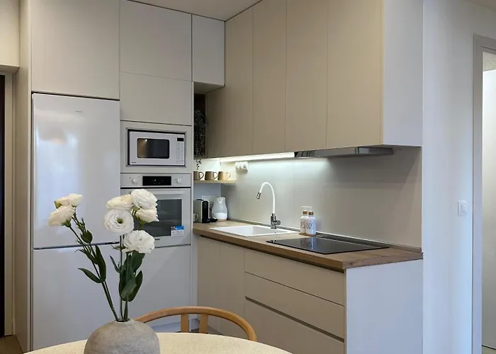 Luxury 70m2 With 2 Bedrooms ,balcony And Jacuzzi , Downtown