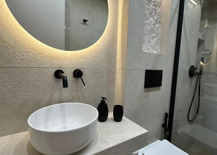 Luxury 70m2 With 2 Bedrooms ,balcony And Jacuzzi , Downtown 테살로니키