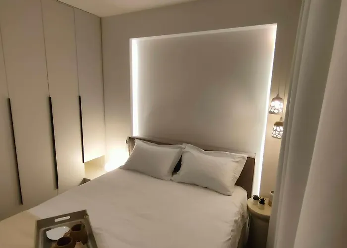 Luxury 70m2 With 2 Bedrooms ,balcony And Jacuzzi , Downtown