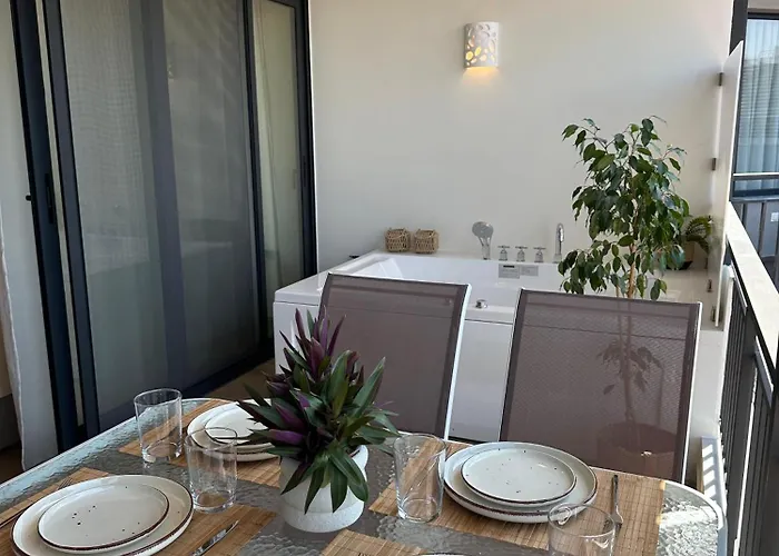 Luxury 70m2 With 2 Bedrooms ,balcony And Jacuzzi , Downtown 아파트 *