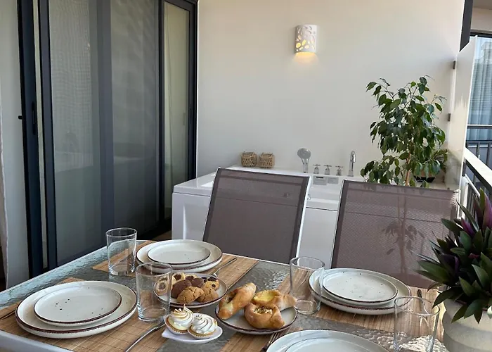 Luxury 70m2 With 2 Bedrooms ,balcony And Jacuzzi , Downtown 아파트 테살로니키