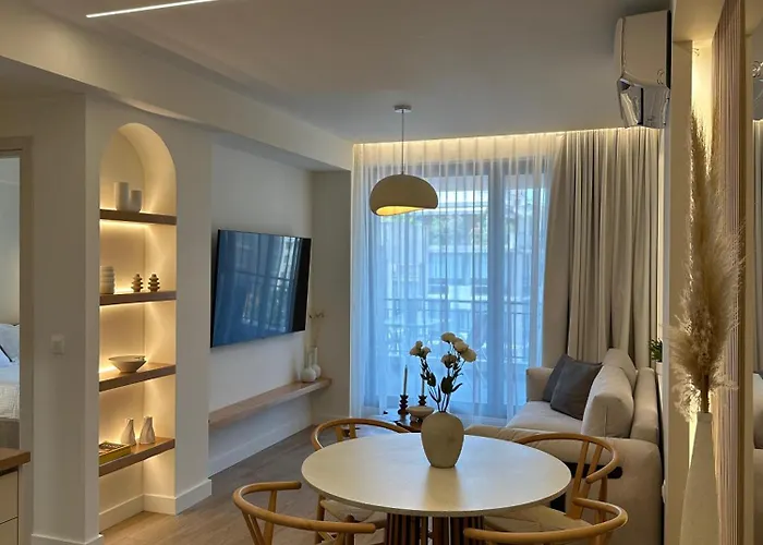 Luxury 70m2 With 2 Bedrooms ,balcony And Jacuzzi , Downtown 아파트 *
