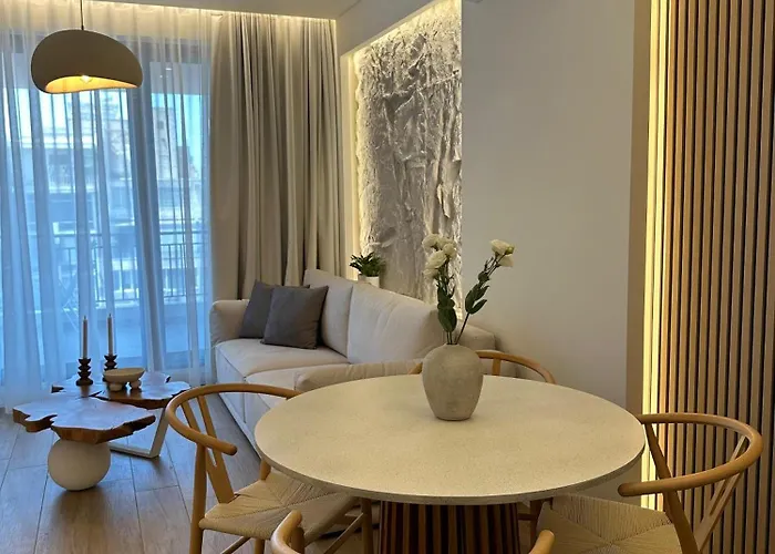 Luxury 70m2 With 2 Bedrooms ,balcony And Jacuzzi , Downtown 아파트