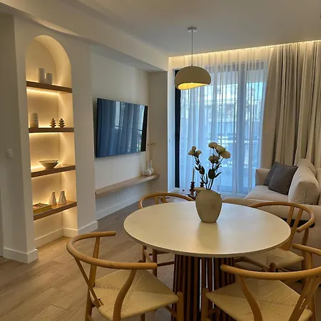 דירה Luxury 70m2 With 2 Bedrooms ,balcony And Jacuzzi , Downtown *