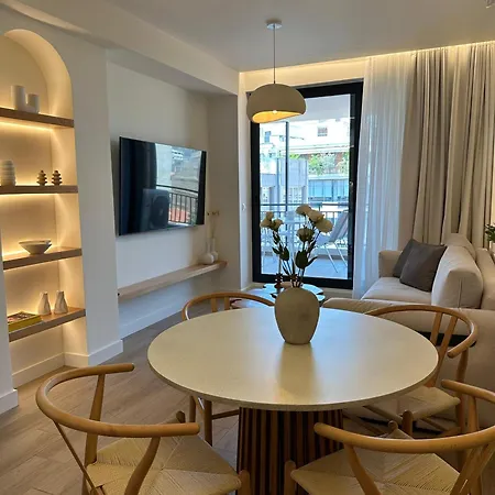 Luxury 70m2 With 2 Bedrooms ,balcony And Jacuzzi , Downtown סלוניקי