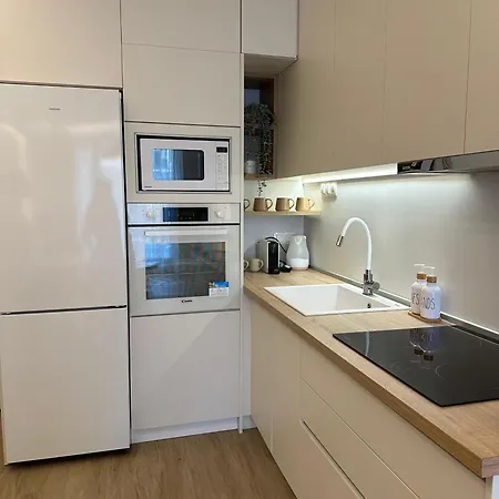 Luxury 70m2 With 2 Bedrooms ,balcony And Jacuzzi , Downtown Thessaloniki