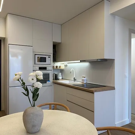 Luxury 70m2 With 2 Bedrooms ,balcony And Jacuzzi , Downtown