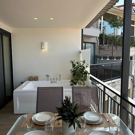 Luxury 70m2 With 2 Bedrooms ,balcony And Jacuzzi , Downtown סלוניקי
