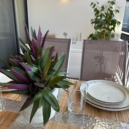 דירה Luxury 70m2 With 2 Bedrooms ,balcony And Jacuzzi , Downtown סלוניקי