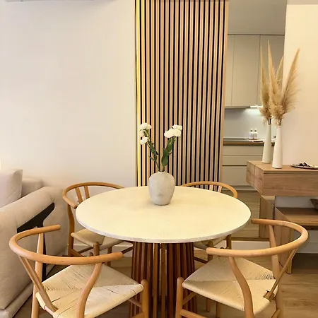 דירה Luxury 70m2 With 2 Bedrooms ,balcony And Jacuzzi , Downtown *